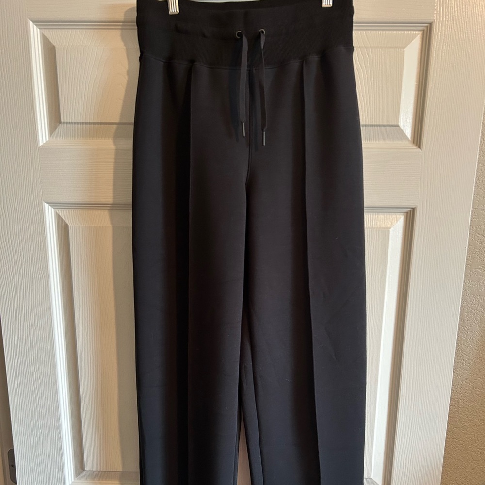 Spanx Air Essential Lux Straight leg pant
Tags off but never worn